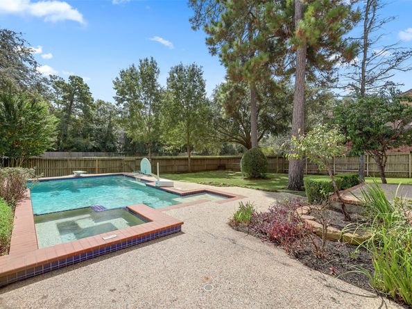 14 E THYMEWOOD Place, The Woodlands TX 77382