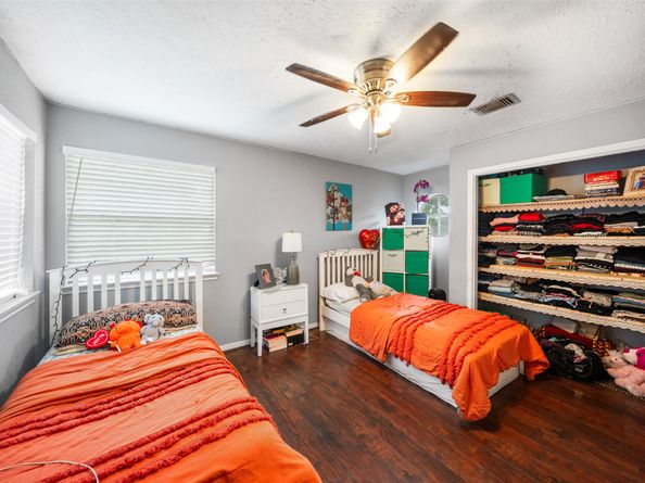 15110 Farndale Drive, Houston TX 77062