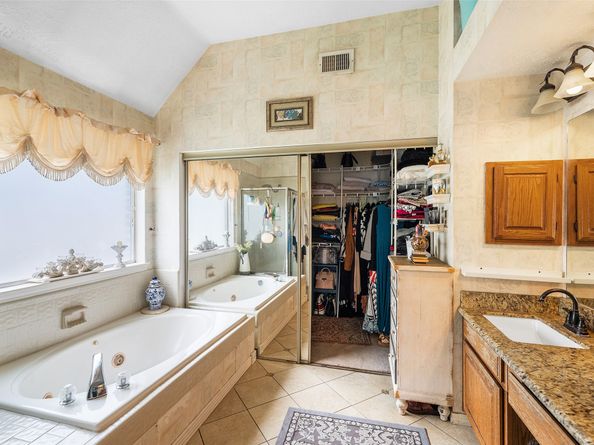 15110 Farndale Drive, Houston TX 77062