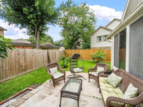15110 Farndale Drive, Houston TX 77062