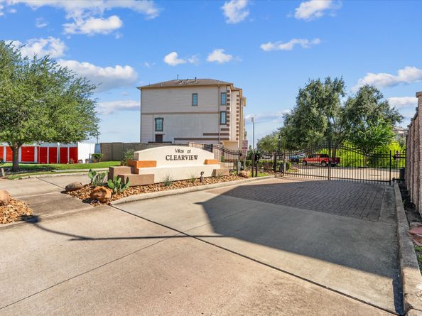3318 Clearview Villa Way, Houston TX 77025