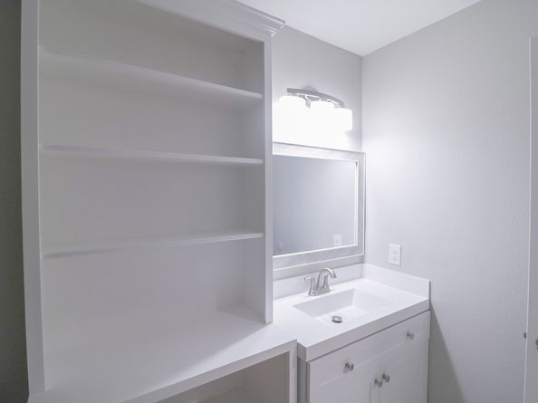 6150 Ridgeway Drive, Houston TX 77033