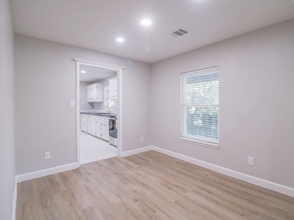6150 Ridgeway Drive, Houston TX 77033