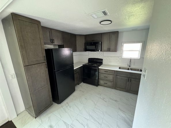 8214 Livingston Street, Houston TX 77051