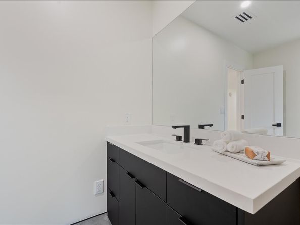 2135 Quenby Street, Houston TX 77005