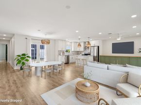 822 Avenue Of Oaks Street, Houston TX 77009