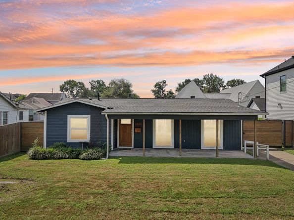 822 Avenue Of Oaks Street, Houston TX 77009