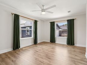 822 Avenue Of Oaks Street, Houston TX 77009