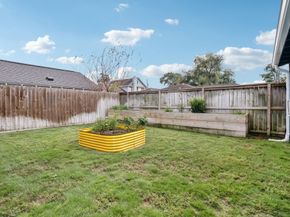 822 Avenue Of Oaks Street, Houston TX 77009