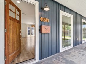 822 Avenue Of Oaks Street, Houston TX 77009