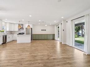 822 Avenue Of Oaks Street, Houston TX 77009