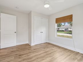 822 Avenue Of Oaks Street, Houston TX 77009