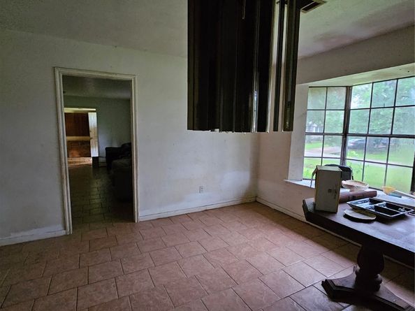 5022 Bretshire Drive, Houston TX 77016