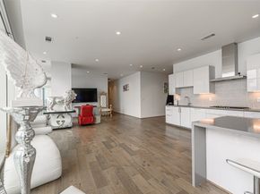4521 San Felipe Street 2104, Houston TX 77027