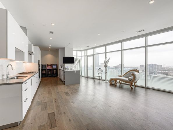 4521 San Felipe Street 2104, Houston TX 77027