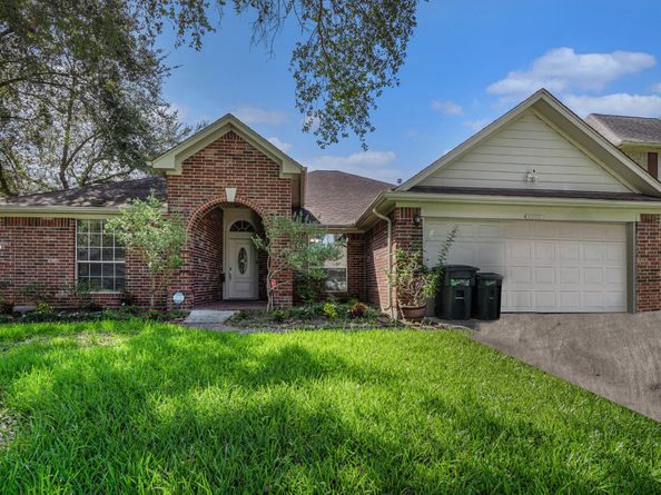 4303 Alysheba, Friendswood TX 77546