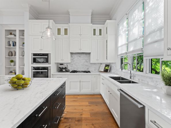 1304 Castle Court A, Houston TX 77006