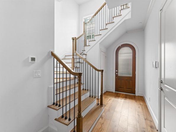 1304 Castle Court A, Houston TX 77006
