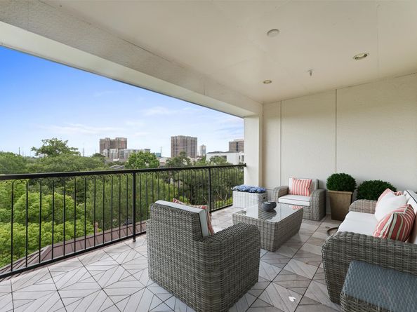 1304 Castle Court A, Houston TX 77006