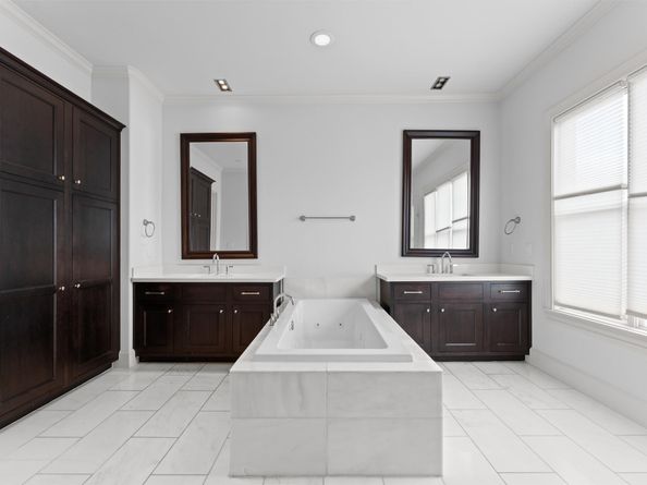 1304 Castle Court A, Houston TX 77006
