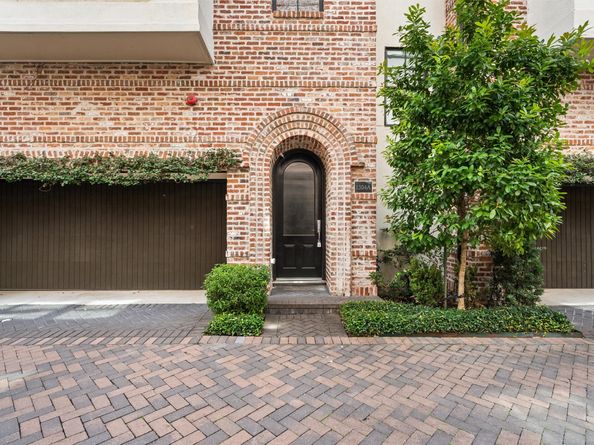 1304 Castle Court A, Houston TX 77006