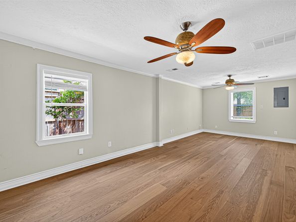 1609 Cheshire Lane, Houston TX 77018