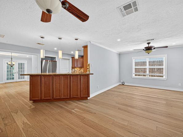 1609 Cheshire Lane, Houston TX 77018