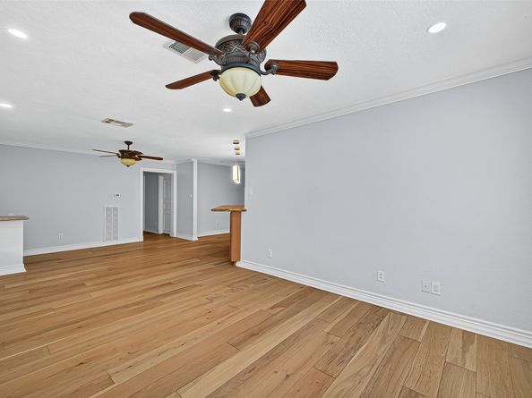 1609 Cheshire Lane, Houston TX 77018