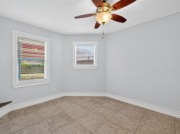 1609 Cheshire Lane, Houston TX 77018
