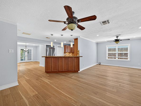 1609 Cheshire Lane, Houston TX 77018