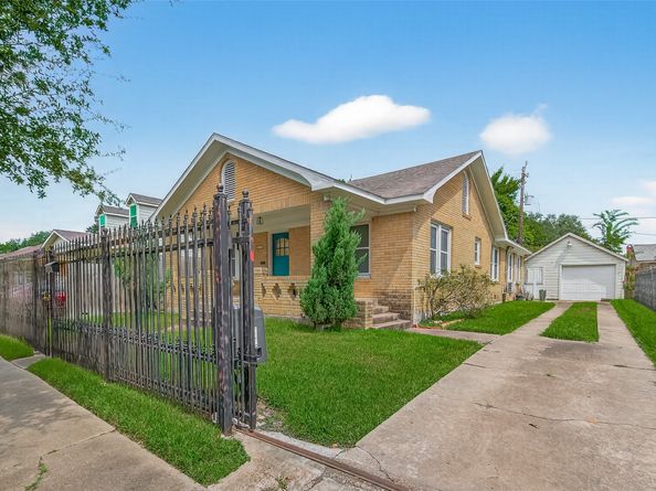 4215 Dallas Street, Houston TX 77023