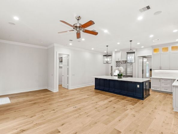 1024 Waverly Street, Houston TX 77008