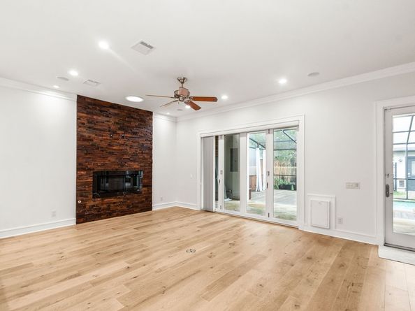 1024 Waverly Street, Houston TX 77008