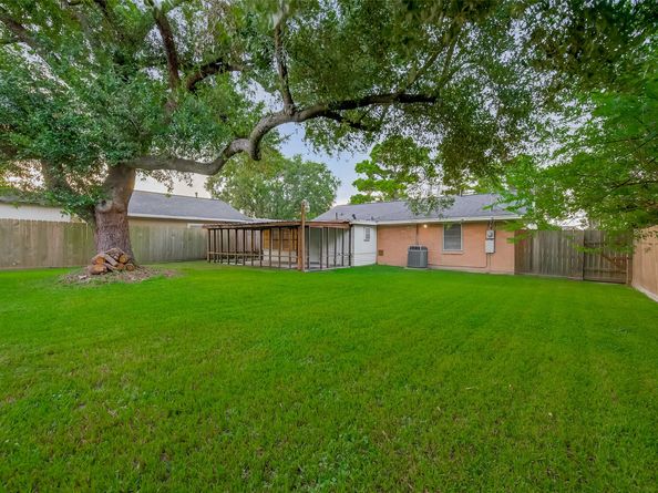 918 Gilpin Street, Houston TX 77034