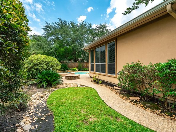 187 E Lansdowne Circle, The Woodlands TX 77382