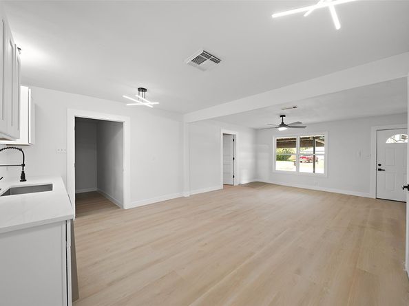 6826 Kingsway Drive, Houston TX 77087