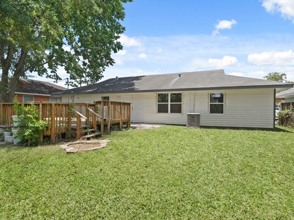 6826 Kingsway Drive, Houston TX 77087