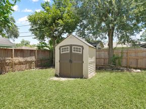 6826 Kingsway Drive, Houston TX 77087