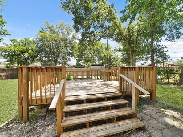 6826 Kingsway Drive, Houston TX 77087