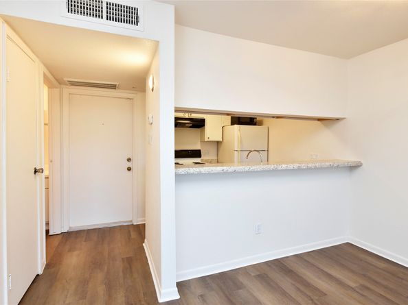 3035 Walnut Bend Lane 15, Houston TX 77042
