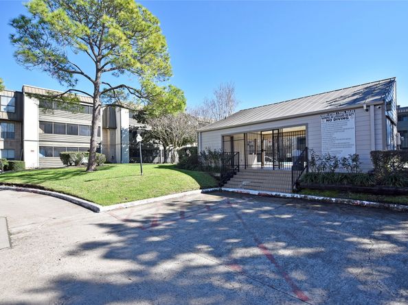 3035 Walnut Bend Lane 15, Houston TX 77042