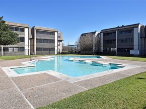 3035 Walnut Bend Lane 15, Houston TX 77042