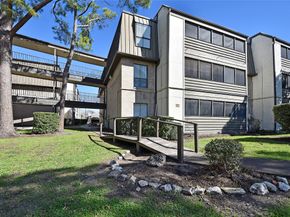 3035 Walnut Bend Lane 15, Houston TX 77042