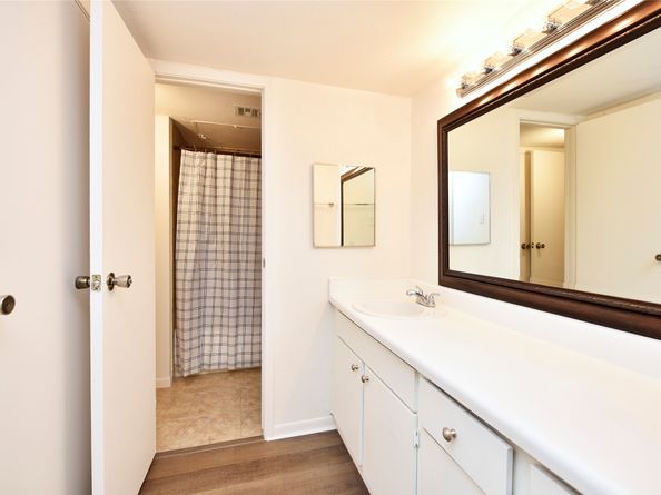3035 Walnut Bend Lane 15, Houston TX 77042