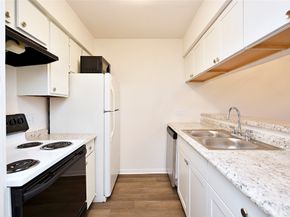 3035 Walnut Bend Lane 15, Houston TX 77042