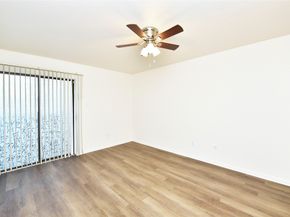 3035 Walnut Bend Lane 15, Houston TX 77042