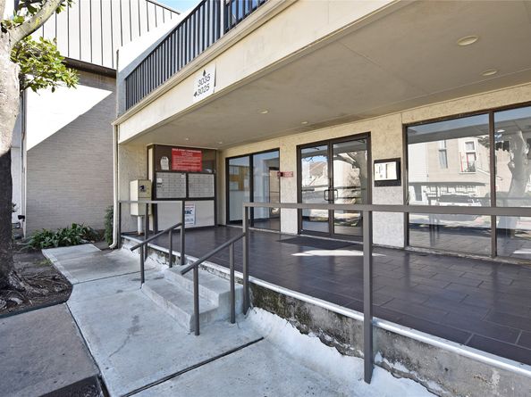 3035 Walnut Bend Lane 15, Houston TX 77042