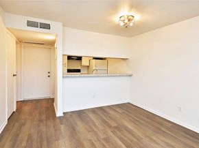 3035 Walnut Bend Lane 15, Houston TX 77042