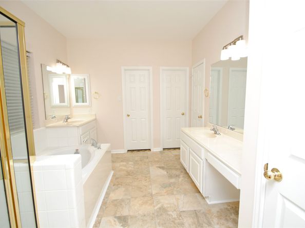611 Woodcastle Bend, Houston TX 77094