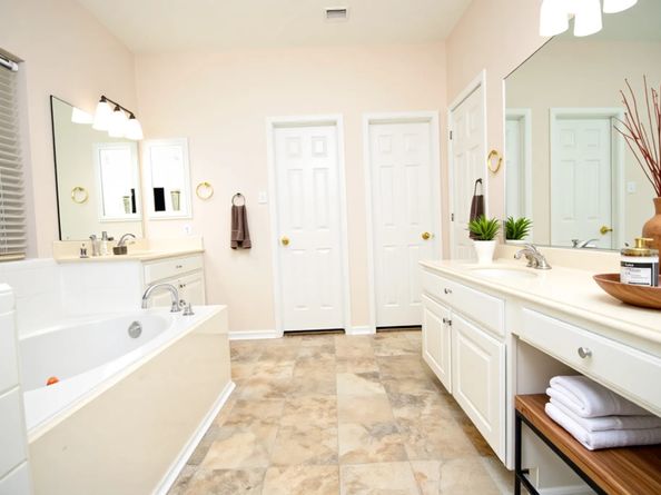 611 Woodcastle Bend, Houston TX 77094